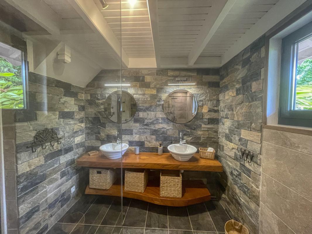 27.Location villa piscine vue mer Saint François  Guadeloupe_Salle de douche